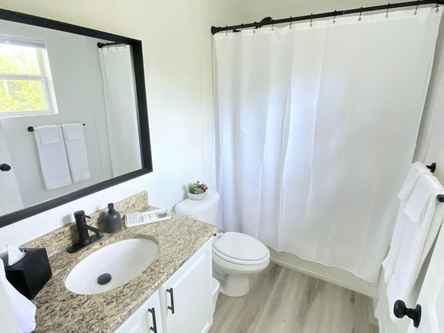 Sanctuary Gainesville Bright 2 Bedroom King Condo Екстер'єр фото
